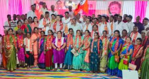 जिल्हाप्रमुख दत्ता सामंत यांचा उबाठा गटाला मोठा..! धक्का        विभागप्रमुख राजेश गावकर यांच्यासह शेकडो कार्यकर्त्यांचा शिवसेनेत प्रवेश.