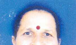 धान्य दुकानदार सौ. लक्ष्मी परब यांचा उत्कृष्ट सेवा बद्दल जिल्हाधिकारी व पुरवठा विभागाच्या वतीने सन्मान.