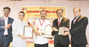 सुरेश जाधव आदर्श शिक्षक पुरस्कारांने सन्मानित.