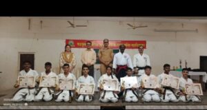कराटे मार्शल आर्टचे नऊ विद्यार्थी ब्लॅक बेल्ट साठी पात्र.