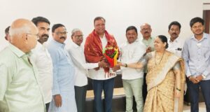 सांस्कृतिक मंत्री आशिष शेलार यांनी घेतली भाजप जिल्हाध्यक्ष नंदू परब यांच्या निवासस्थानी सदिच्छा भेट!