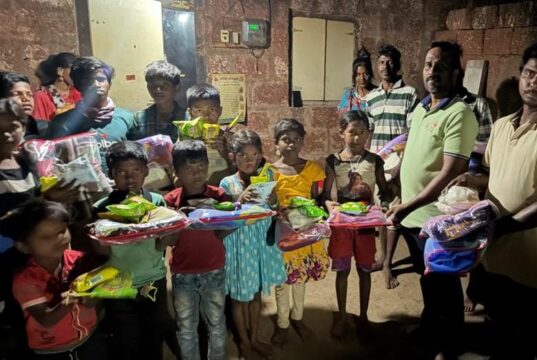 मुणगे कातकरी वस्तीत ब्लॅंकेट वाटप.